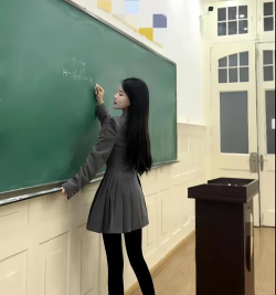 腿姐本科是哪个学校