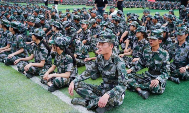 高中军训一般都干什么