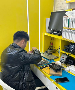 计算机专业学生摆摊义务修电脑 计算机专业学生摆摊义务修电脑