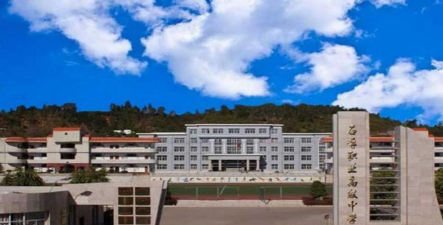 石屏县职业高级中学2024年学费多少 石屏县职业高级中学2024年学费多少