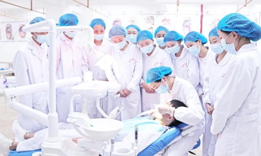 昆明市卫生学校口腔修复工艺专业就业前景好不好?