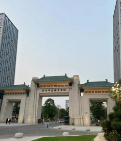 广州华夏职业学院是211大学吗