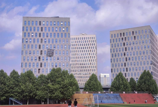 武汉华夏理工学院校园环境 武汉华夏理工学院校园环境