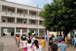 龙颈镇中心小学