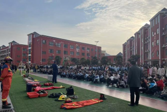 阆中市二龙初级中学校