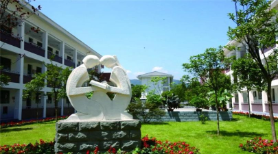 成都市都江堰青城山高级中学