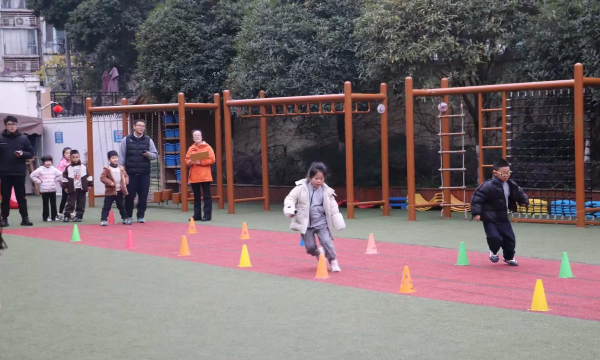 库车县民办金苹果幼儿园