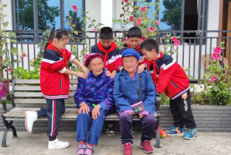 石屏县哨冲中心校