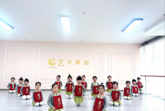 罗平艺朵培训学校有限公司