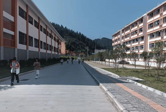 江都市樊川镇三周中学