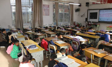 平南镇罗合小学