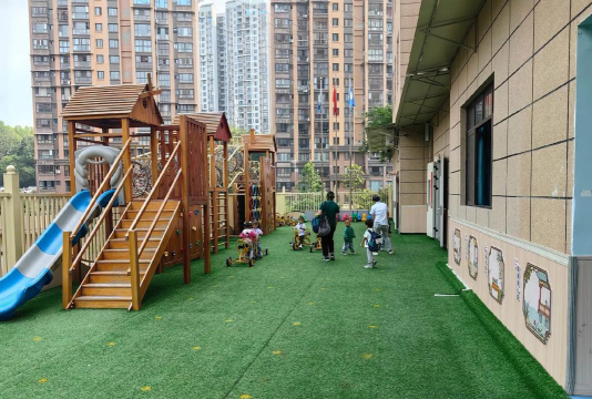 潮阳市两英东北新苗幼儿园