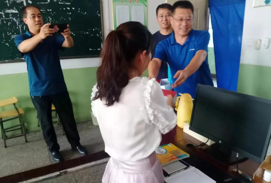 白石头乡三路中学