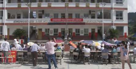 坡贡镇坡贡小学