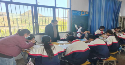 凯里市三棵树民族中学