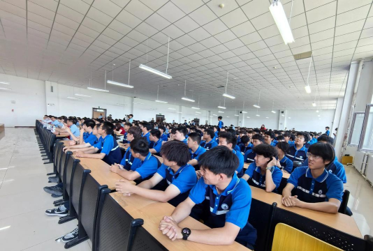 长春高铁乘务学校