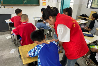 洪湖市新滩镇荻障初级中学