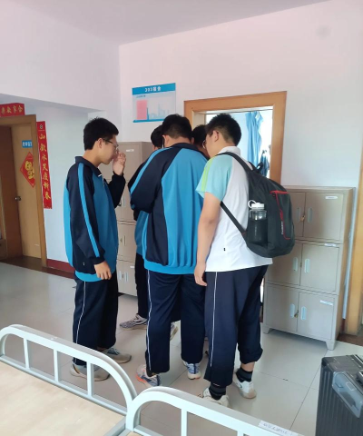 辛集市信德中学