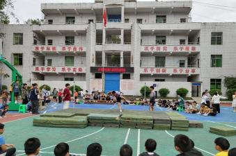 邻水县护邻中心学校初中