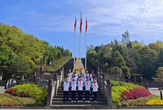 阆中市二龙初级中学校