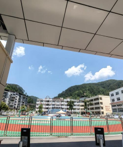 龙湖镇三英小学