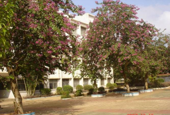 灵山镇中心学校