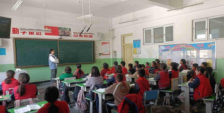 巴格艾日克中心小学