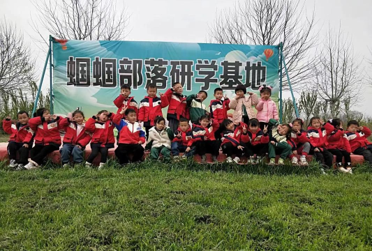 阳春市春城黄金旗峰幼儿园