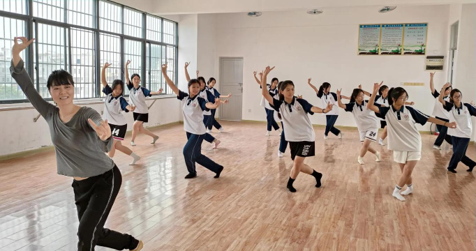 廉江市青平镇第一初级中学