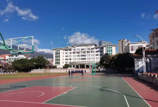 凯里市三棵树镇民族中学