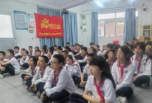 汕头市澄海盐鸿中心小学