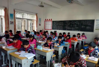 龙村镇第二中心小学