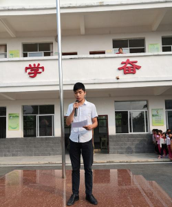 长布镇中心小学