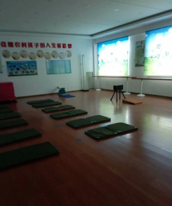 龙江县哈拉海乡中心学校