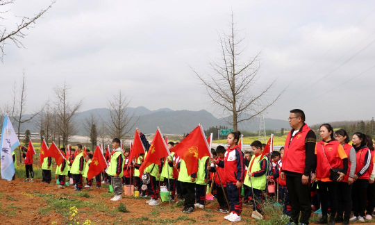 云南省罗平县罗雄镇东屏小学