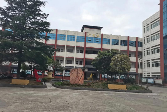 苍溪县龙山初级中学校