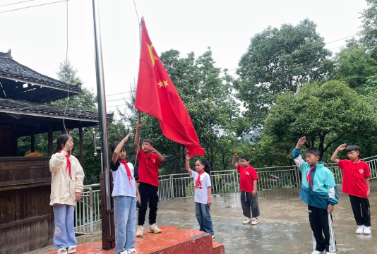 龙门县龙城第六小学