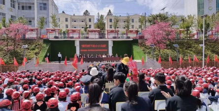 石屏县哨冲中心校