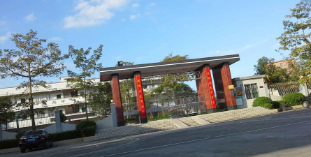 东山镇东明小学