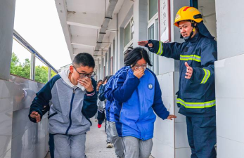 兴化市陈堡镇初级中学