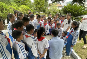 灵山镇罗权中心小学