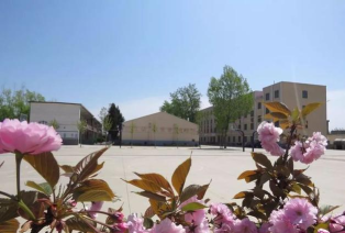 登封市卢店镇初中