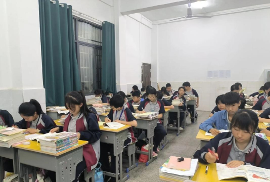 潮阳区西胪镇内八初中