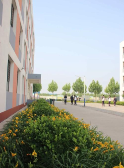 新繁镇清白初级中学