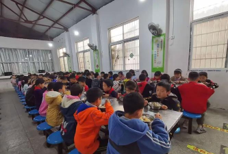 新县八里畈镇初中