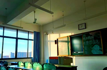 四川商业服务技工幼儿师范学校