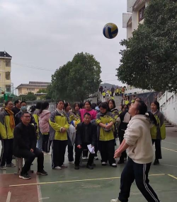 凯里市三棵树民族中学