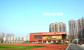 内江市铁路机械学校