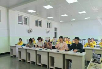 富锦市第三小学