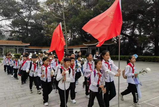 革命小学